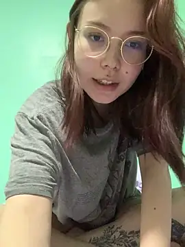Snapshot of KittyK_at chatting on 10/21/25, 06:19 KittyK at online show from 10/21/25, 06:19