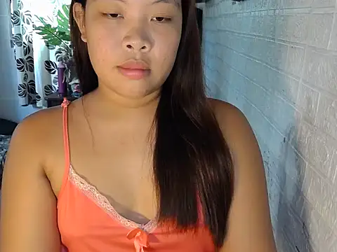 prettyoliviax online show from 10/17/25, 01:09