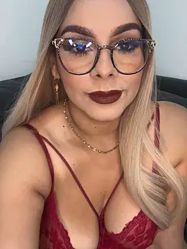 Snapshot of BBWCami_ chatting on 10/18/25, 02:36 BBWCami  online show from 10/18/25, 02:36