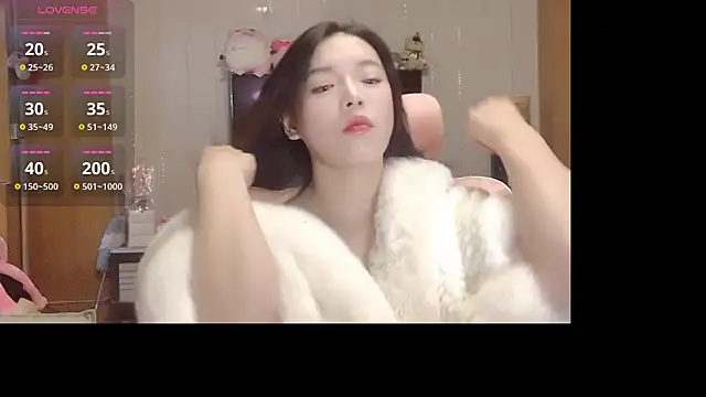 Snapshot of Mimi-777 chatting on 10/19/25, 01:56 Mimi-777 online show from 10/19/25, 01:56