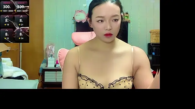 Snapshot of Mimi-777 chatting on 10/21/25, 10:05 Mimi-777 online show from 10/21/25, 10:05