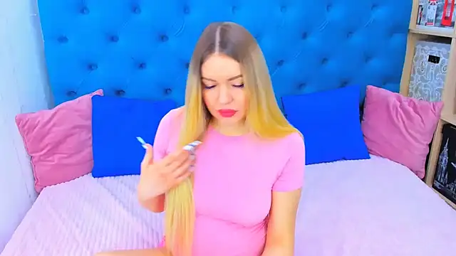 SpicyPreggo online show from 12/15/25, 03:00