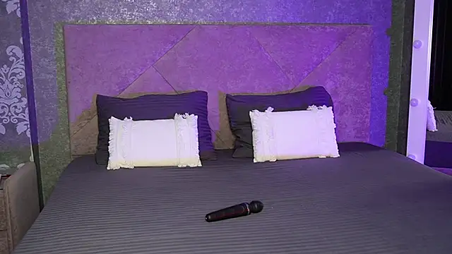 Snapshot of SaraahStone chatting on 10/26/25, 08:04 SaraahStone online show from 10/26/25, 08:04