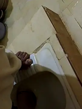 Snapshot of svk_05 chatting on 11/14/25, 08:51 svk 05 online show from 11/14/25, 08:51