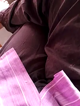 Snapshot of svk_05 chatting on 11/18/25, 06:18 svk 05 online show from 11/18/25, 06:18