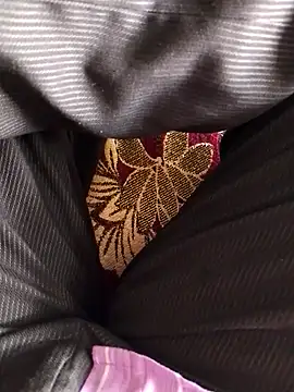 Snapshot of svk_05 chatting on 11/30/25, 04:27 svk 05 online show from 11/30/25, 04:27