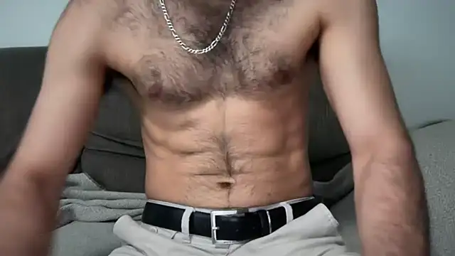 Snapshot of yournextguy chatting on 06/12/26, 11:31 yournextguy online show from 06/12/26, 11:31