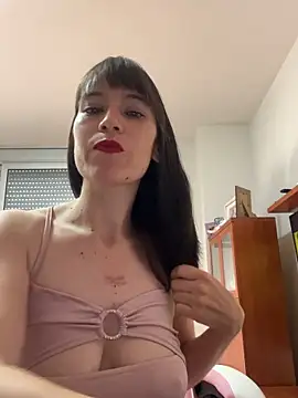 Snapshot of AlanaRius18 chatting on 11/19/25, 11:43 AlanaRius18 online show from 11/19/25, 11:43