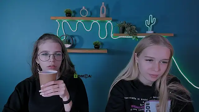 lulu fly  online show from 10/24/25, 08:33