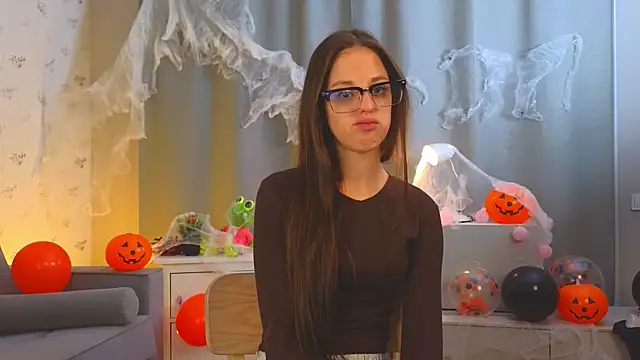 JohannaCharlon online show from 10/28/25, 01:03