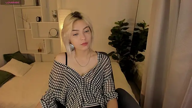 Snapshot of AlysiaSun_ chatting on 10/22/25, 02:06 AlysiaSun  online show from 10/22/25, 02:06