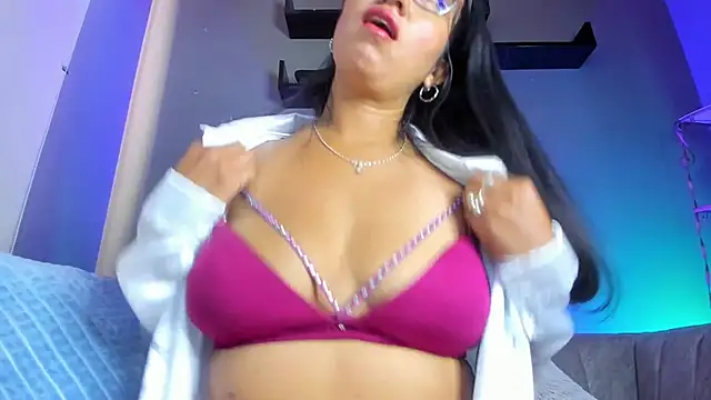 Snapshot of charlhot_ chatting on 10/23/25, 01:10 charlhot  online show from 10/23/25, 01:10