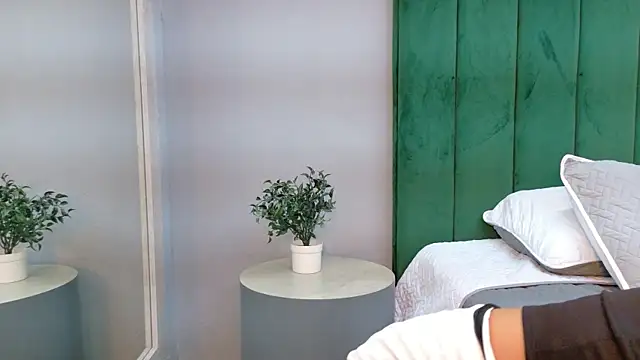 Snapshot of NaughtyHally_ chatting on 06/27/26, 12:22 NaughtyHally online show from 06/27/26, 12:22