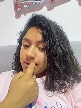 Snapshot of Techi0525 chatting on 10/29/25, 04:04 Techi0525 online show from 10/29/25, 04:04