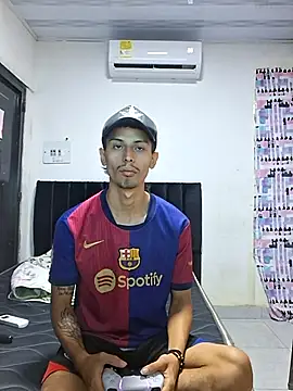 Snapshot of Luciferinthestreet chatting on 11/05/25, 02:50 Luciferinthestreet online show from 11/05/25, 02:50