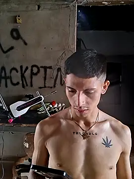 Snapshot of Luciferinthestreet chatting on 11/12/25, 08:30 Luciferinthestreet online show from 11/12/25, 08:30