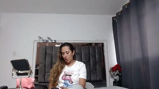 Salmma Milf online show from 05/19/26, 11:49