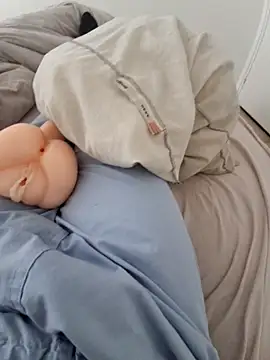 Snapshot of Mikadu95 chatting on 10/22/25, 10:15 Mikadu95 online show from 10/22/25, 10:15