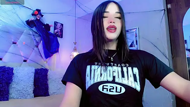 Daniela Embeer  online show from 10/27/25, 11:25