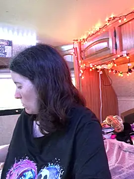 Snapshot of JT83FL chatting on 10/21/25, 09:37 JT83FL online show from 10/21/25, 09:37