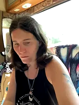 Snapshot of JT83FL chatting on 10/23/25, 06:28 JT83FL online show from 10/23/25, 06:28