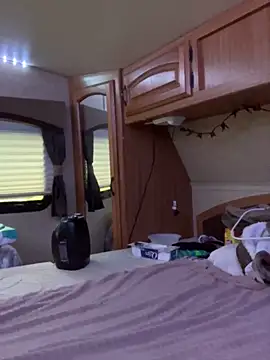 Snapshot of JT83FL chatting on 10/27/25, 09:52 JT83FL online show from 10/27/25, 09:52