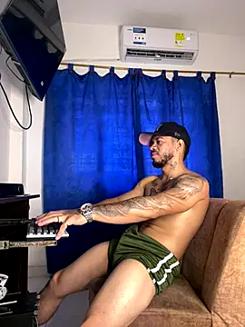 Kylian Alessandro online show from 11/23/25, 04:07