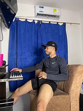 Kylian Alessandro online show from 12/15/25, 09:46