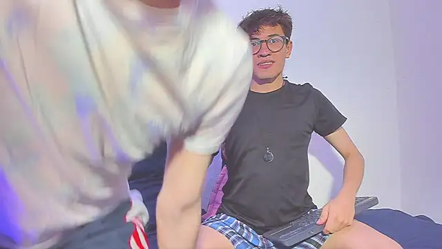 Snapshot of dani_angel_dark chatting on 11/23/25, 12:43 dani angel dark online show from 11/23/25, 12:43