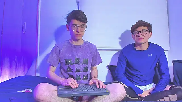 Snapshot of dani_angel_dark chatting on 11/28/25, 12:35 dani angel dark online show from 11/28/25, 12:35