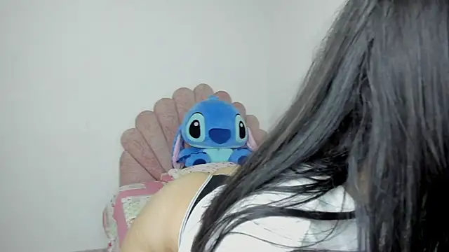 nicolsegura21 online show from 10/27/25, 06:34