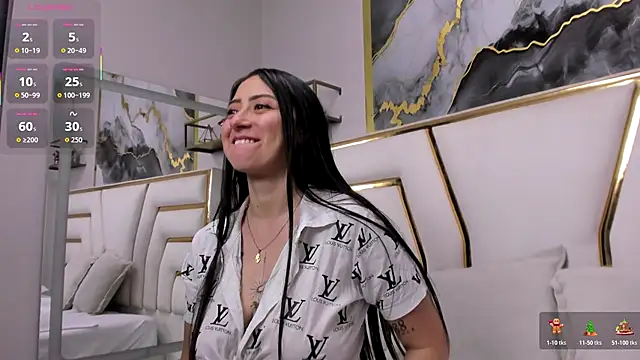 Snapshot of JuliethCruz_ chatting on 10/25/25, 05:40 JuliethCruz  online show from 10/25/25, 05:40