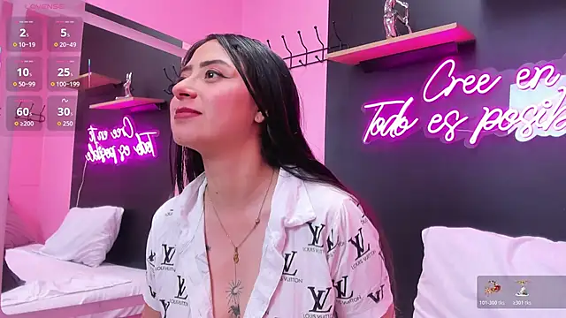 JuliethCruz  online show from 10/30/25, 05:13