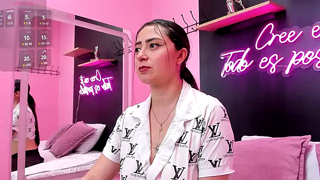 JuliethCruz  online show from 12/04/25, 05:54