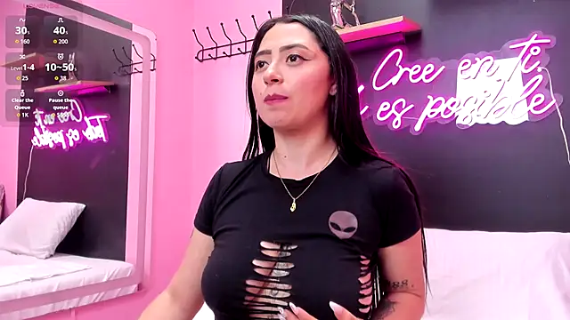 JuliethCruz  online show from 12/14/25, 03:17