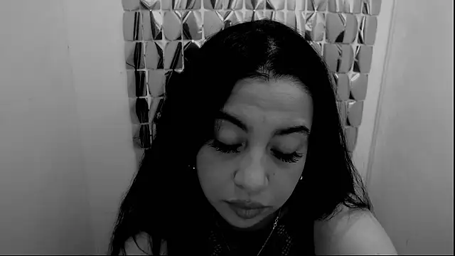 anamartinez   online show from 11/04/25, 09:47