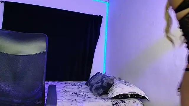 Snapshot of Mia_russe13 chatting on 10/25/25, 08:03 Mia russe13 online show from 10/25/25, 08:03