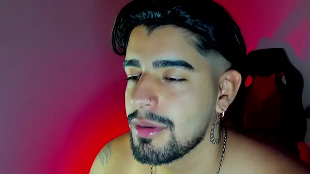 maximo black  online show from 10/25/25, 01:24