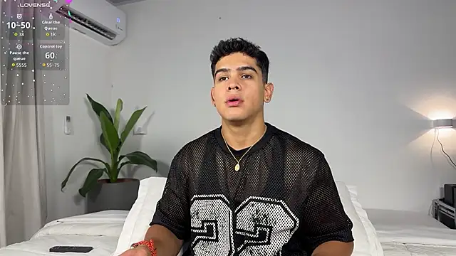 Snapshot of Scott_flintt chatting on 11/15/25, 06:04 Scott flintt online show from 11/15/25, 06:04