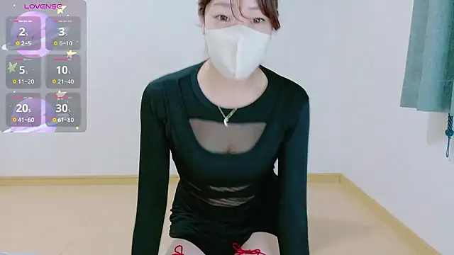 Snapshot of TSUKI_circle chatting on 11/02/25, 05:10 TSUKI circle online show from 11/02/25, 05:10