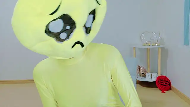 Snapshot of TSUKI_circle chatting on 11/14/25, 02:27 TSUKI circle online show from 11/14/25, 02:27