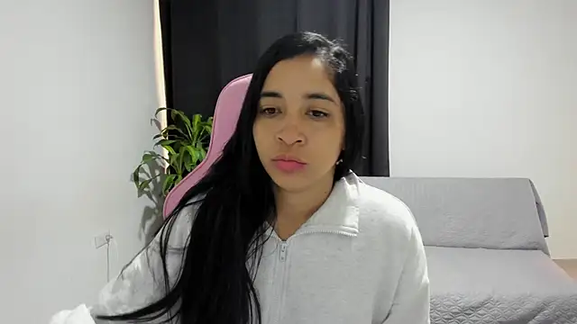 Snapshot of Kruela chatting on 11/05/25, 12:05 Kruela online show from 11/05/25, 12:05