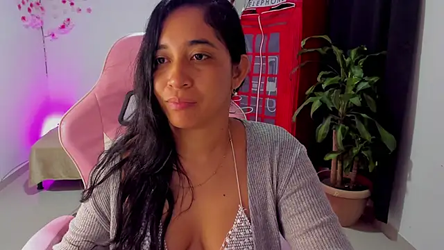 Snapshot of Kruela chatting on 11/30/25, 12:20 Kruela online show from 11/30/25, 12:20