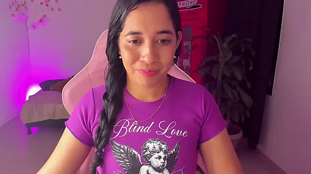 Snapshot of Kruela chatting on 12/01/25, 01:10 Kruela online show from 12/01/25, 01:10