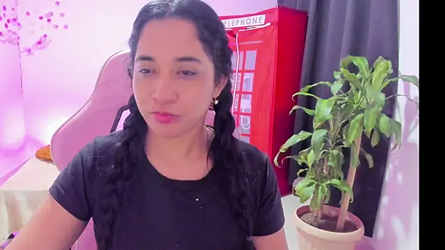 Snapshot of Kruela chatting on 12/05/25, 03:26 Kruela online show from 12/05/25, 03:26