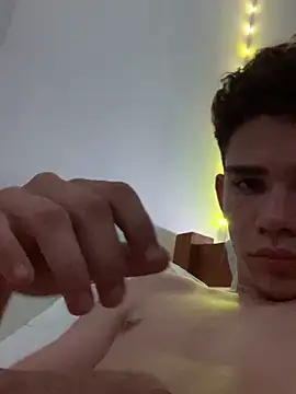 Snapshot of Leo_TheGod chatting on 10/21/25, 07:03 Leo TheGod online show from 10/21/25, 07:03