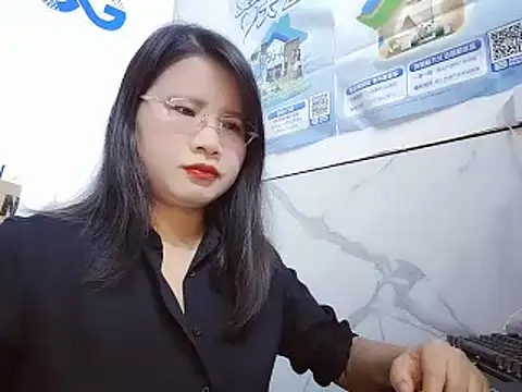 Snapshot of Rose-128 chatting on 10/21/25, 01:50 Rose-128 online show from 10/21/25, 01:50