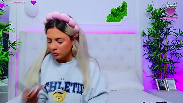 AriannaSins online show from 09/29/25, 12:21