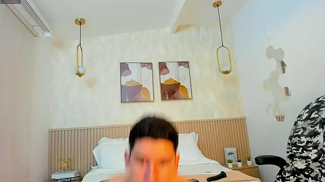 Snapshot of Valentino_ceratii chatting on 10/21/25, 06:36 Valentino ceratii online show from 10/21/25, 06:36