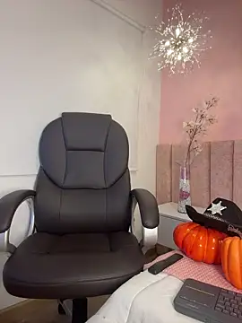 Snapshot of Valentino_ceratii chatting on 10/25/25, 04:53 Valentino ceratii online show from 10/25/25, 04:53